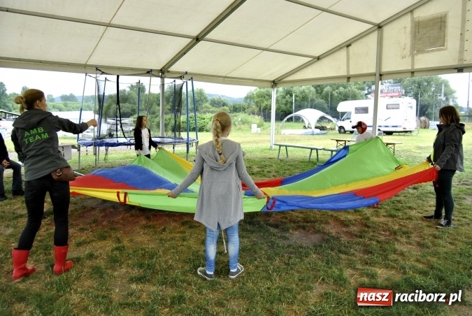 Zdjęcie w galerii na portalu naszraciborz.pl: Rafakowcy próbowali raftingu sportowego w Krakowie wiadomości z regionu