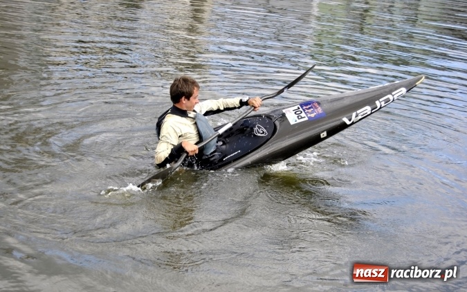 Zdjęcie w galerii na portalu naszraciborz.pl: Rafakowcy próbowali raftingu sportowego w Krakowie wiadomości z regionu