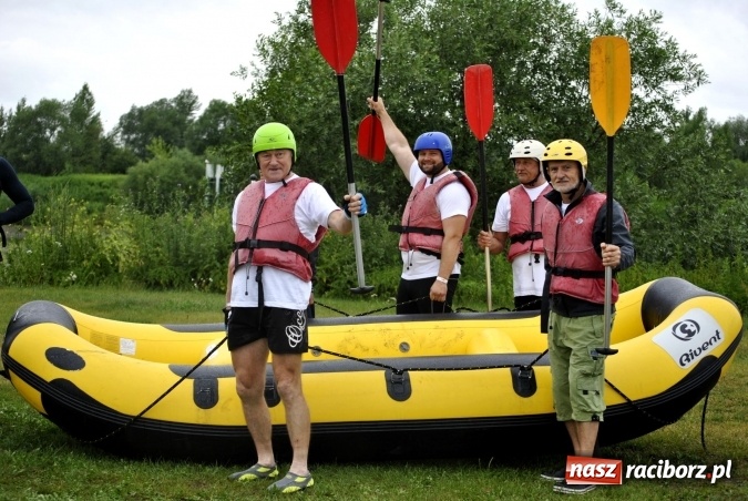 Zdjęcie w galerii na portalu naszraciborz.pl: Rafakowcy próbowali raftingu sportowego w Krakowie wiadomości z regionu