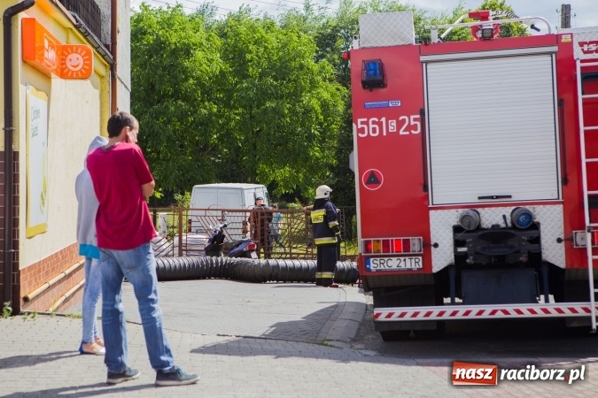 Zdjęcie w galerii na portalu naszraciborz.pl: Pożar w piwnicy sklepu ABC w Nędzy wiadomości z regionu