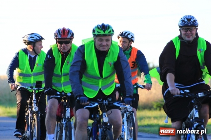 Zdjęcie w galerii na portalu naszraciborz.pl: Ruszyła XI Rowerowa Pielgrzymka z Lubomi na Jasną Górę wiadomości z regionu