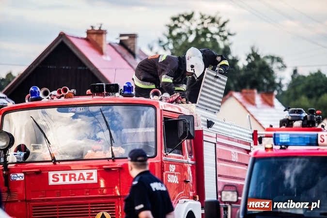 Zdjęcie w galerii na portalu naszraciborz.pl: Raciborscy policjanci uratowali kobietę z płonącego domu FOTO wiadomości z regionu