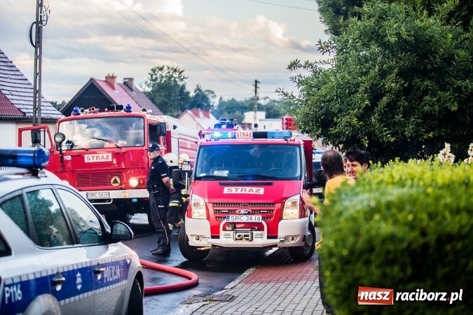 Zdjęcie w galerii na portalu naszraciborz.pl: Raciborscy policjanci uratowali kobietę z płonącego domu FOTO wiadomości z regionu