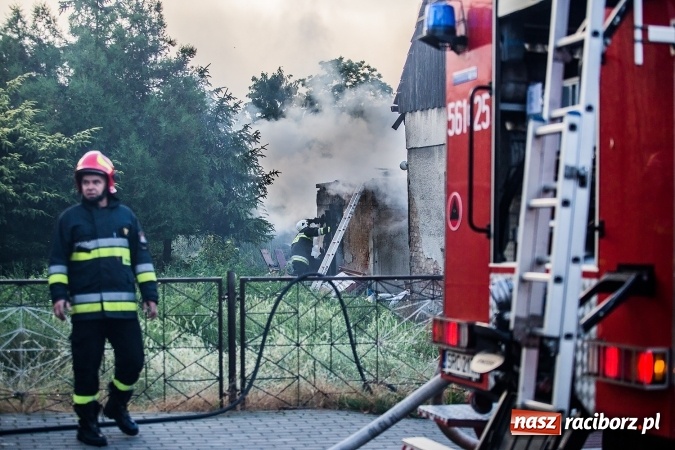 Zdjęcie w galerii na portalu naszraciborz.pl: Raciborscy policjanci uratowali kobietę z płonącego domu FOTO wiadomości z regionu