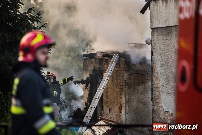 Zdjęcie w galerii na portalu naszraciborz.pl: Raciborscy policjanci uratowali kobietę z płonącego domu FOTO wiadomości z regionu