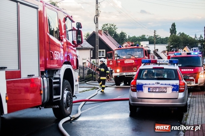 Zdjęcie w galerii na portalu naszraciborz.pl: Raciborscy policjanci uratowali kobietę z płonącego domu FOTO wiadomości z regionu