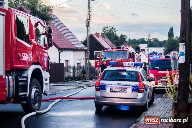 Zdjęcie w galerii na portalu naszraciborz.pl: Raciborscy policjanci uratowali kobietę z płonącego domu FOTO wiadomości z regionu