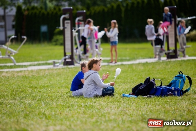 Zdjęcie w galerii na portalu naszraciborz.pl: Piknik z policją przy klubie osiedlowym M5 wiadomości z regionu