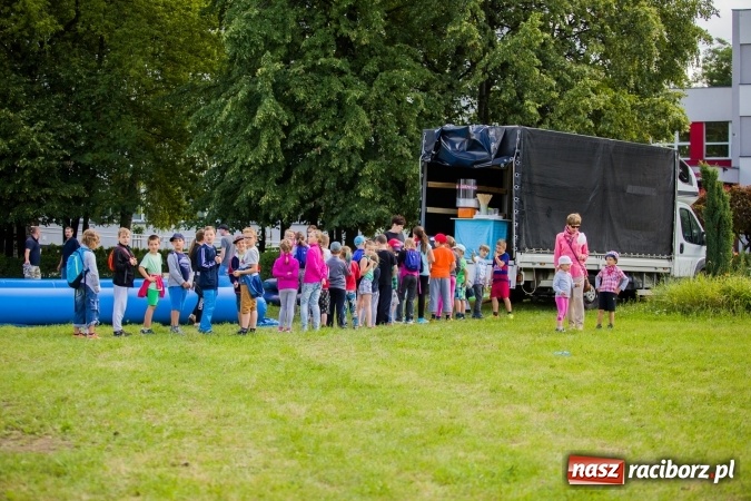 Zdjęcie w galerii na portalu naszraciborz.pl: Piknik z policją przy klubie osiedlowym M5 wiadomości z regionu