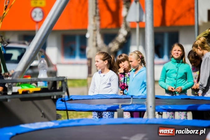 Zdjęcie w galerii na portalu naszraciborz.pl: Piknik z policją przy klubie osiedlowym M5 wiadomości z regionu