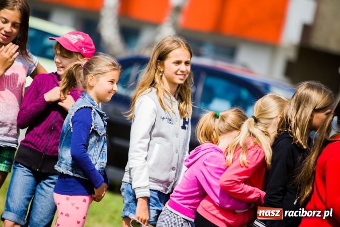 Zdjęcie w galerii na portalu naszraciborz.pl: Piknik z policją przy klubie osiedlowym M5 wiadomości z regionu