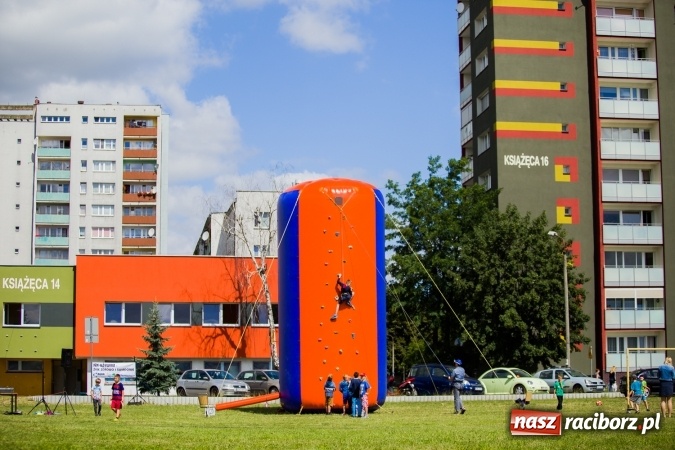 Zdjęcie w galerii na portalu naszraciborz.pl: Piknik z policją przy klubie osiedlowym M5 wiadomości z regionu