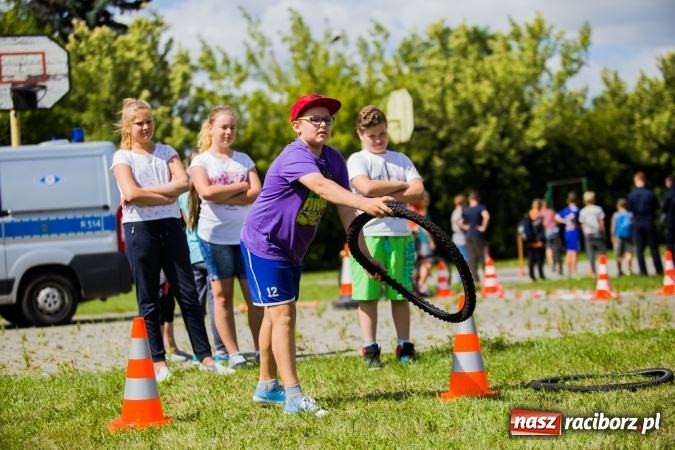 Zdjęcie w galerii na portalu naszraciborz.pl: Piknik z policją przy klubie osiedlowym M5 wiadomości z regionu