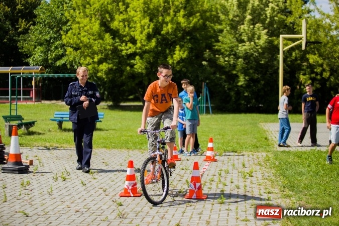 Zdjęcie w galerii na portalu naszraciborz.pl: Piknik z policją przy klubie osiedlowym M5 wiadomości z regionu