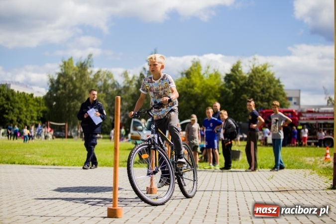 Zdjęcie w galerii na portalu naszraciborz.pl: Piknik z policją przy klubie osiedlowym M5 wiadomości z regionu