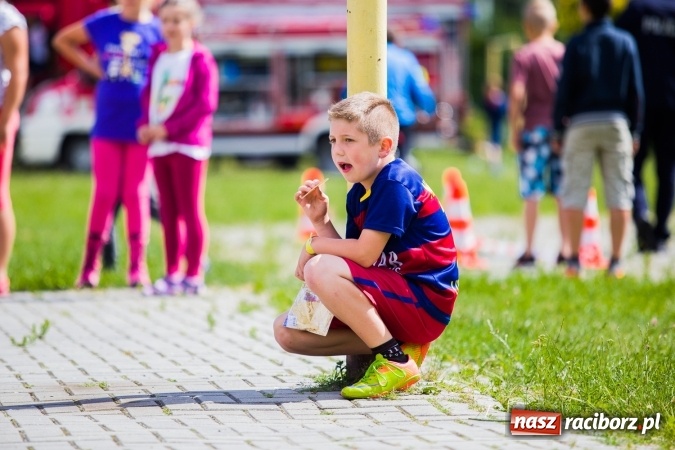 Zdjęcie w galerii na portalu naszraciborz.pl: Piknik z policją przy klubie osiedlowym M5 wiadomości z regionu