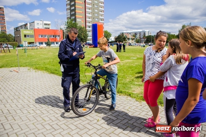 Zdjęcie w galerii na portalu naszraciborz.pl: Piknik z policją przy klubie osiedlowym M5 wiadomości z regionu