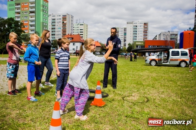 Zdjęcie w galerii na portalu naszraciborz.pl: Piknik z policją przy klubie osiedlowym M5 wiadomości z regionu