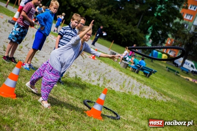 Zdjęcie w galerii na portalu naszraciborz.pl: Piknik z policją przy klubie osiedlowym M5 wiadomości z regionu