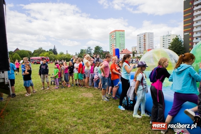 Zdjęcie w galerii na portalu naszraciborz.pl: Piknik z policją przy klubie osiedlowym M5 wiadomości z regionu