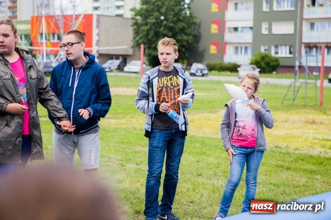 Zdjęcie w galerii na portalu naszraciborz.pl: Piknik z policją przy klubie osiedlowym M5 wiadomości z regionu