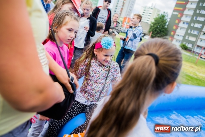 Zdjęcie w galerii na portalu naszraciborz.pl: Piknik z policją przy klubie osiedlowym M5 wiadomości z regionu