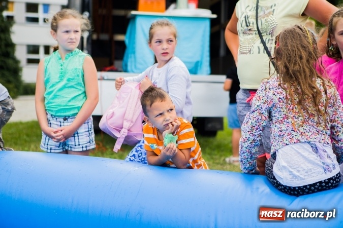 Zdjęcie w galerii na portalu naszraciborz.pl: Piknik z policją przy klubie osiedlowym M5 wiadomości z regionu