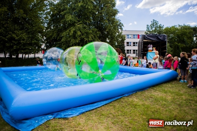 Zdjęcie w galerii na portalu naszraciborz.pl: Piknik z policją przy klubie osiedlowym M5 wiadomości z regionu