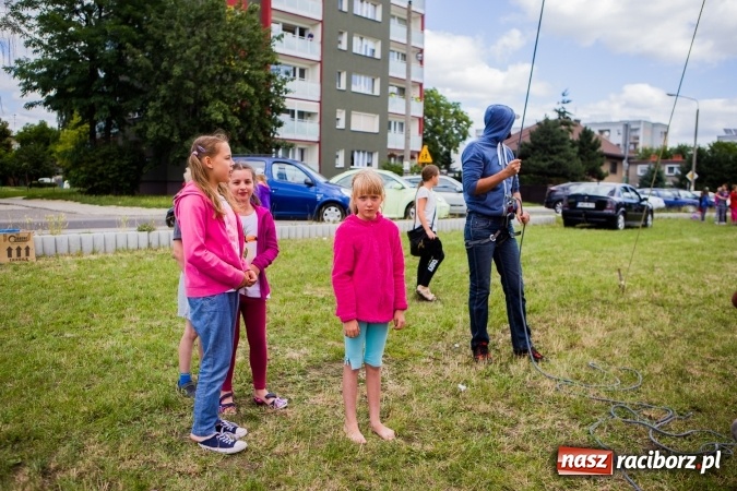 Zdjęcie w galerii na portalu naszraciborz.pl: Piknik z policją przy klubie osiedlowym M5 wiadomości z regionu