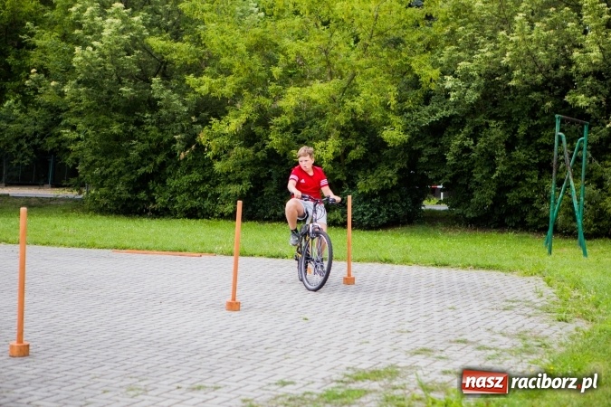 Zdjęcie w galerii na portalu naszraciborz.pl: Piknik z policją przy klubie osiedlowym M5 wiadomości z regionu