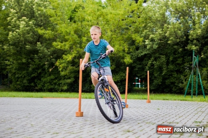 Zdjęcie w galerii na portalu naszraciborz.pl: Piknik z policją przy klubie osiedlowym M5 wiadomości z regionu