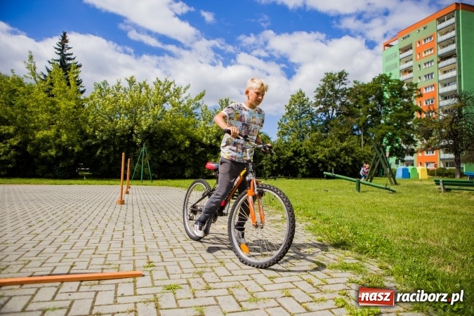 Zdjęcie w galerii na portalu naszraciborz.pl: Piknik z policją przy klubie osiedlowym M5 wiadomości z regionu