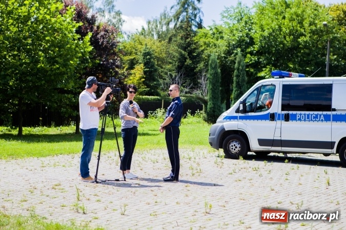 Zdjęcie w galerii na portalu naszraciborz.pl: Piknik z policją przy klubie osiedlowym M5 wiadomości z regionu