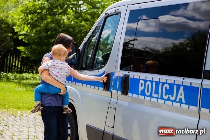 Zdjęcie w galerii na portalu naszraciborz.pl: Piknik z policją przy klubie osiedlowym M5 wiadomości z regionu