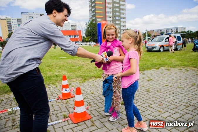 Zdjęcie w galerii na portalu naszraciborz.pl: Piknik z policją przy klubie osiedlowym M5 wiadomości z regionu