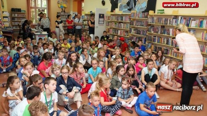 Zdjęcie w galerii na portalu naszraciborz.pl: Lato z biblioteką: wesoła zabawa w teatr  wiadomości z regionu