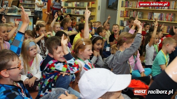 Zdjęcie w galerii na portalu naszraciborz.pl: Lato z biblioteką: wesoła zabawa w teatr  wiadomości z regionu