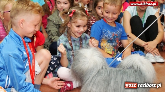 Zdjęcie w galerii na portalu naszraciborz.pl: Lato z biblioteką: wesoła zabawa w teatr  wiadomości z regionu