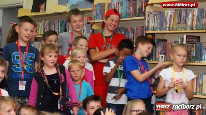 Zdjęcie w galerii na portalu naszraciborz.pl: Lato z biblioteką: wesoła zabawa w teatr  wiadomości z regionu