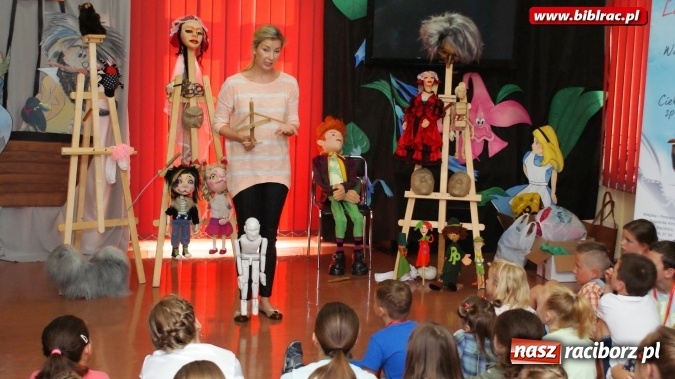 Zdjęcie w galerii na portalu naszraciborz.pl: Lato z biblioteką: wesoła zabawa w teatr  wiadomości z regionu