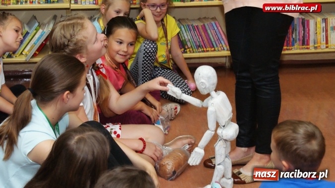Zdjęcie w galerii na portalu naszraciborz.pl: Lato z biblioteką: wesoła zabawa w teatr  wiadomości z regionu