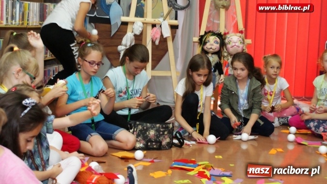 Zdjęcie w galerii na portalu naszraciborz.pl: Lato z biblioteką: wesoła zabawa w teatr  wiadomości z regionu