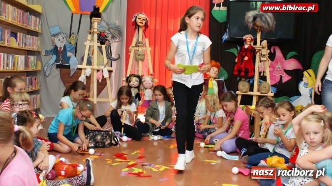 Zdjęcie w galerii na portalu naszraciborz.pl: Lato z biblioteką: wesoła zabawa w teatr  wiadomości z regionu