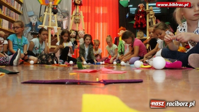 Zdjęcie w galerii na portalu naszraciborz.pl: Lato z biblioteką: wesoła zabawa w teatr  wiadomości z regionu