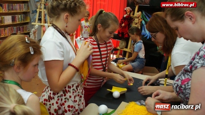 Zdjęcie w galerii na portalu naszraciborz.pl: Lato z biblioteką: wesoła zabawa w teatr  wiadomości z regionu