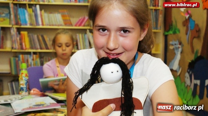 Zdjęcie w galerii na portalu naszraciborz.pl: Lato z biblioteką: wesoła zabawa w teatr  wiadomości z regionu
