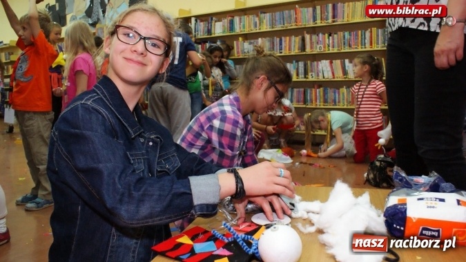 Zdjęcie w galerii na portalu naszraciborz.pl: Lato z biblioteką: wesoła zabawa w teatr  wiadomości z regionu