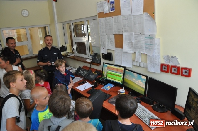 Zdjęcie w galerii na portalu naszraciborz.pl: Dzieci z Sudoła trafiły na policję. W ramach wycieczki... wiadomości z regionu