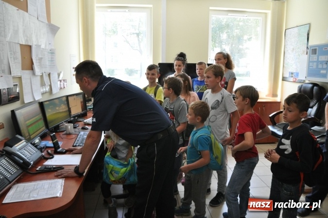 Zdjęcie w galerii na portalu naszraciborz.pl: Dzieci z Sudoła trafiły na policję. W ramach wycieczki... wiadomości z regionu