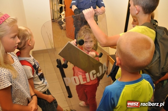 Zdjęcie w galerii na portalu naszraciborz.pl: Dzieci z Sudoła trafiły na policję. W ramach wycieczki... wiadomości z regionu